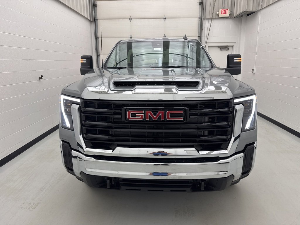 2025 Gmc Sierra 3500 HD Pro photo 2