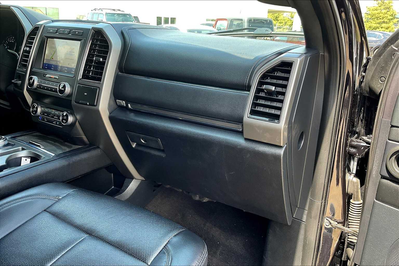2020 Ford Expedition XLT photo 16
