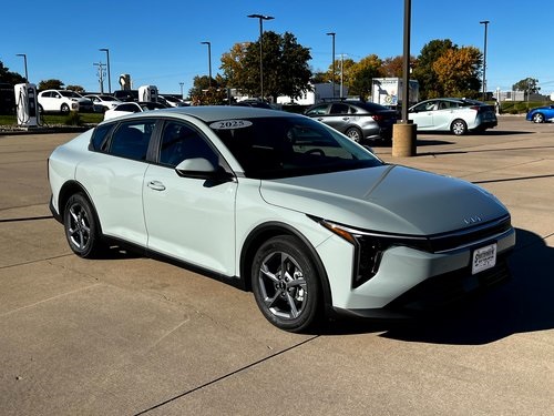 2025 Kia K4 LXS's photo