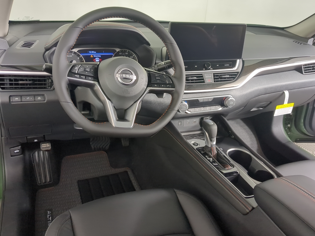 2025 Nissan Altima SR photo 12