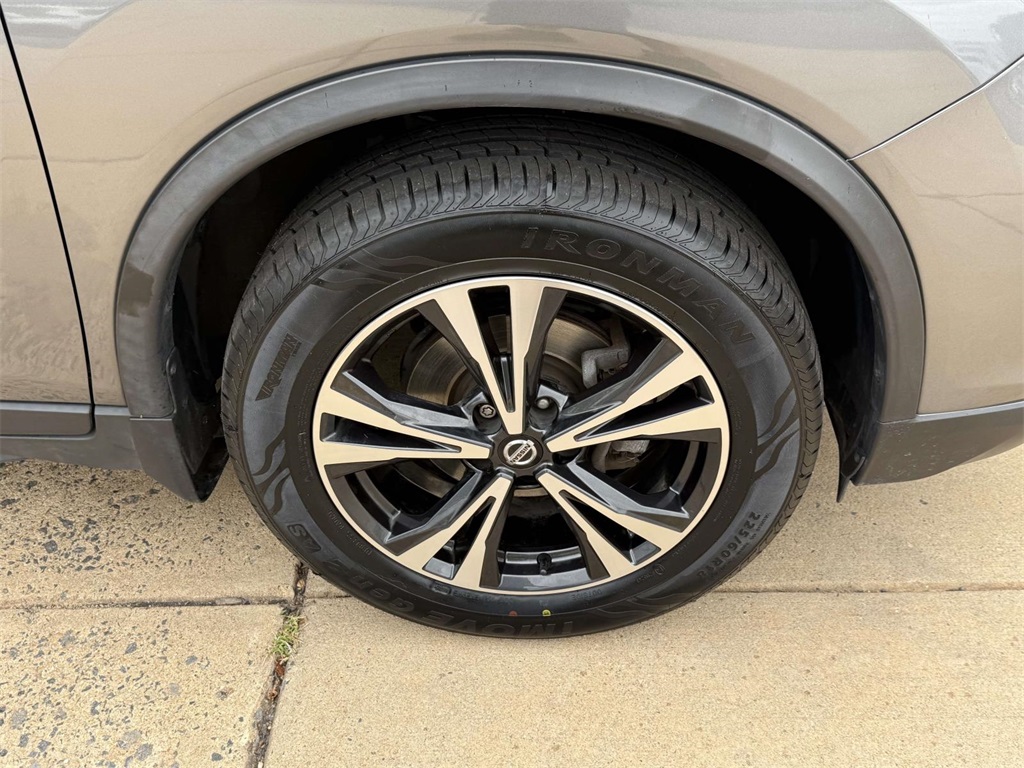 2019 Nissan Rogue SV photo 10