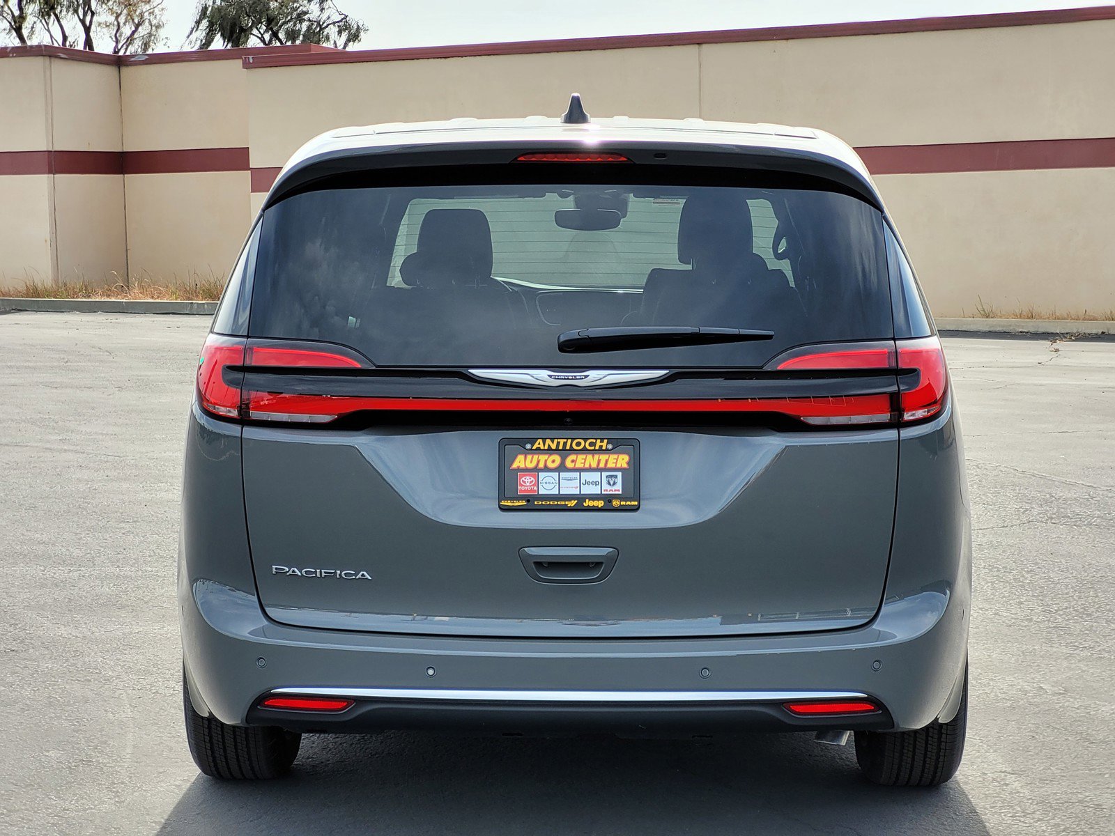 2025 Chrysler Pacifica photo 4