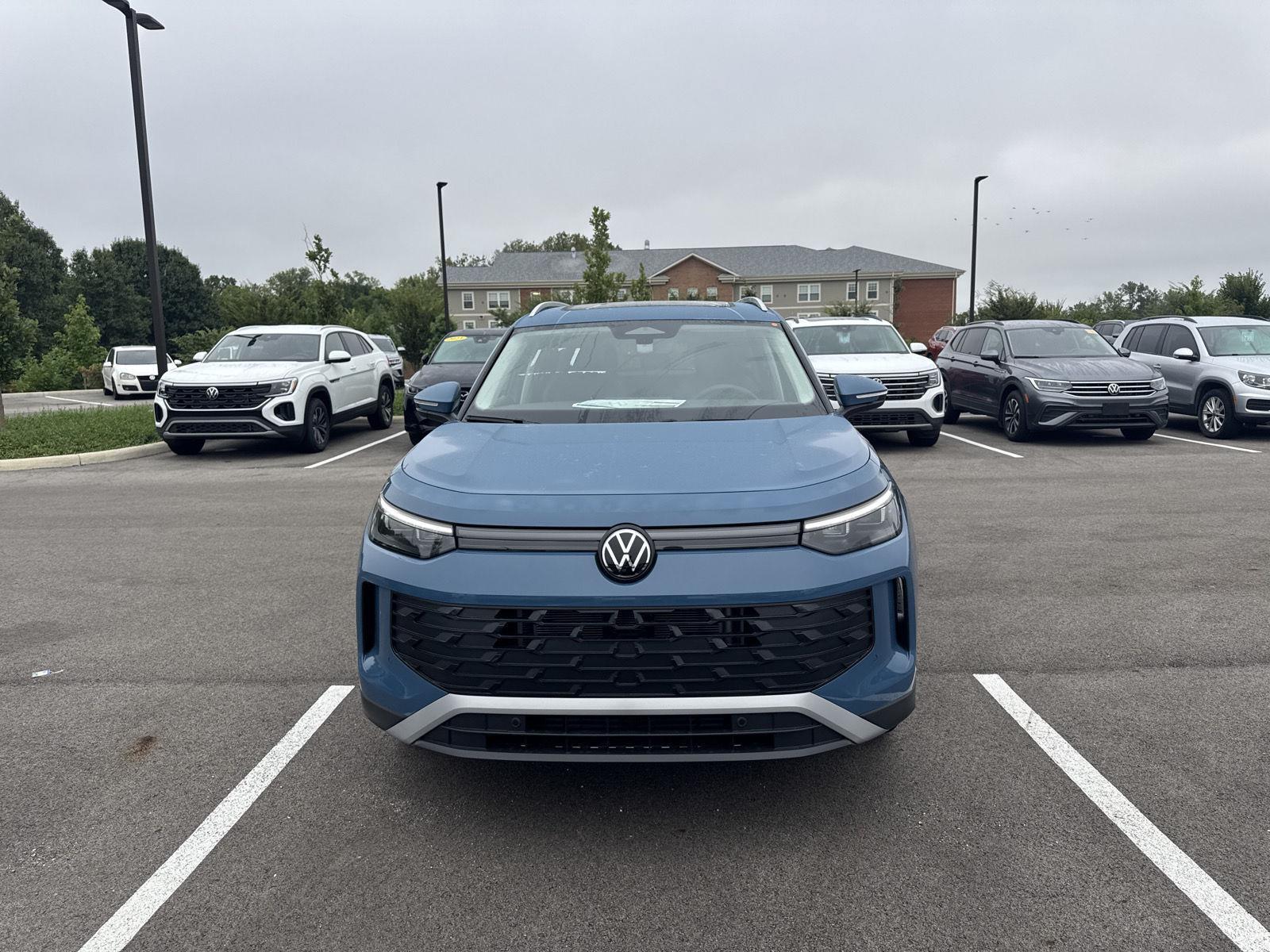 2025 Volkswagen Tiguan SE photo 2