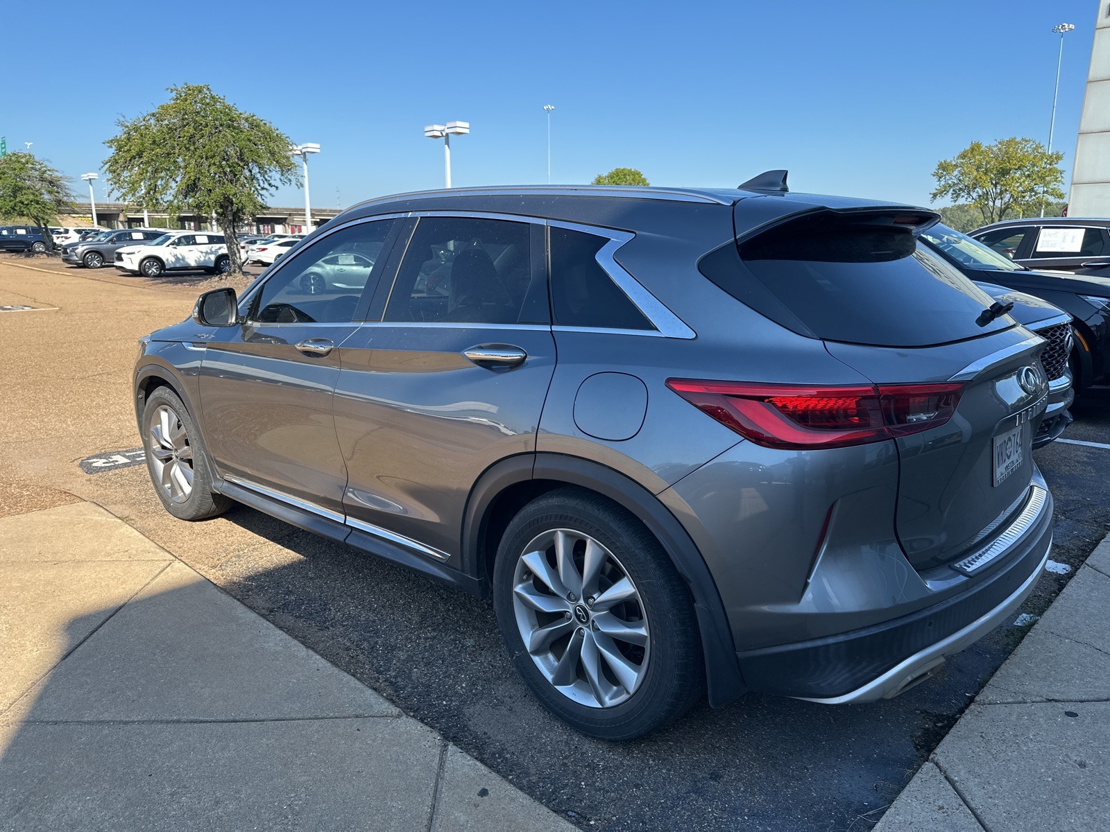 2019 Infiniti QX50 Essential photo 3