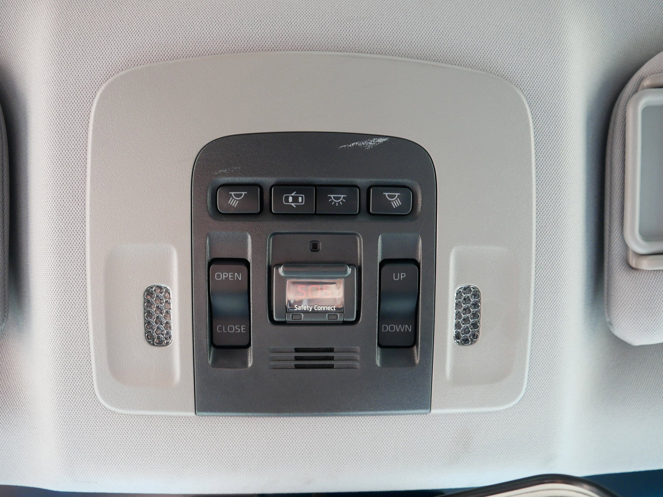 2019 Toyota Camry SE photo 32