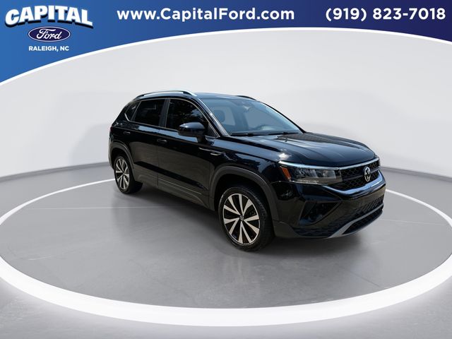 2022 Volkswagen Taos SE photo 2