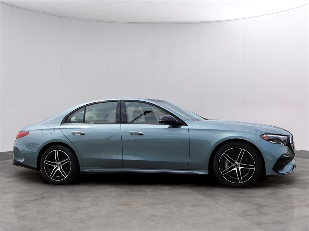 2025 Mercedes Benz E 450 4MATIC photo 4