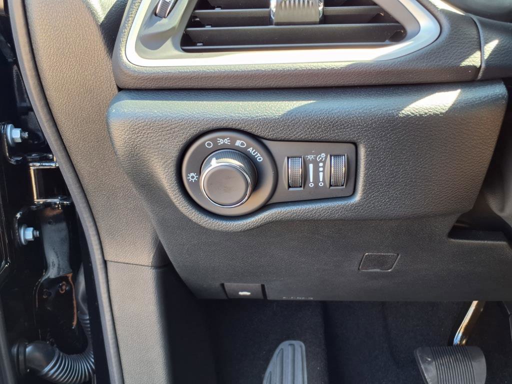 2025 Chrysler Voyager LX photo 25