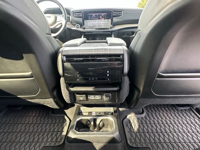 2024 Jeep Wagoneer L Series III photo 30