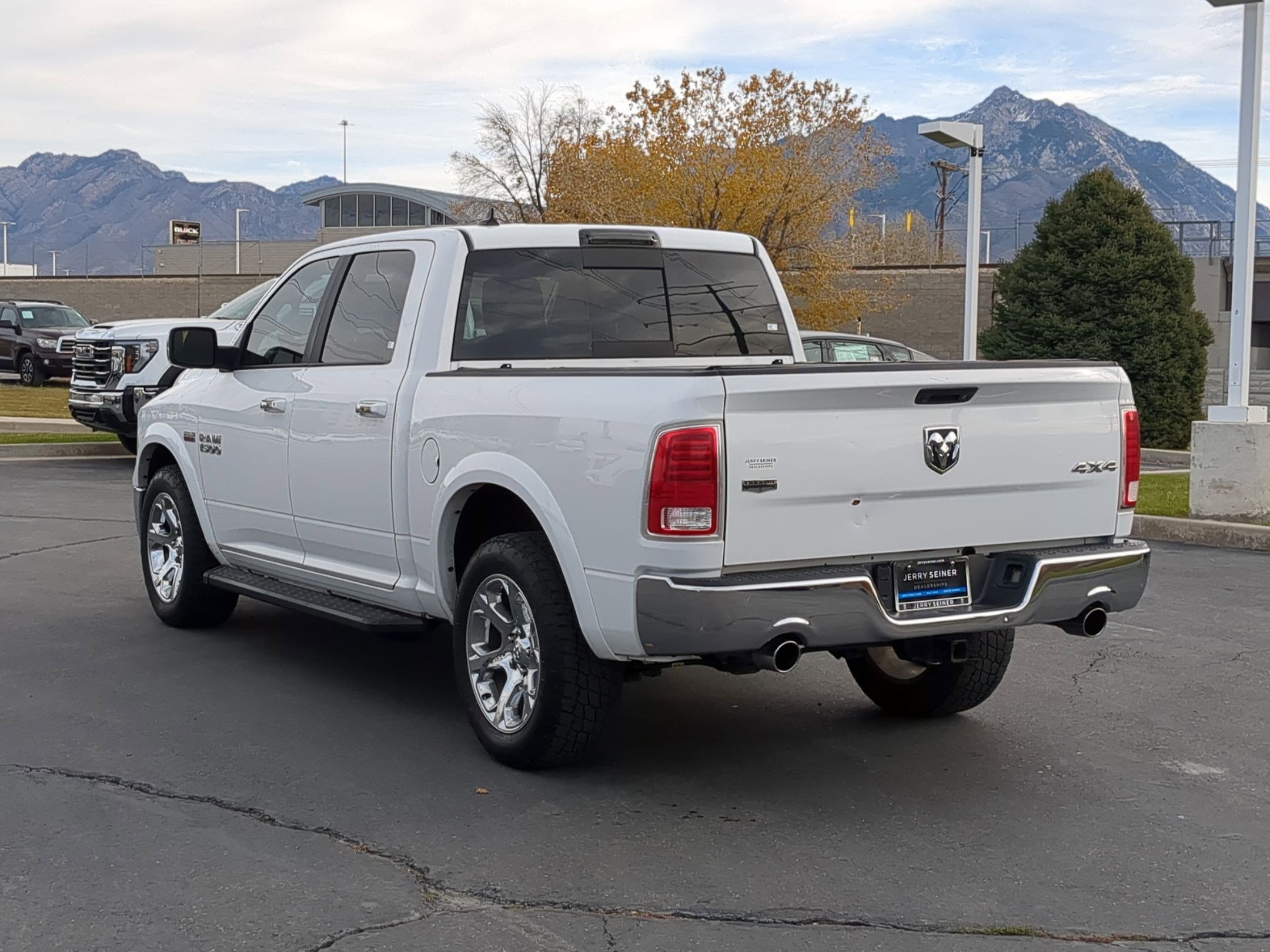 2017 Ram 1500 Laramie photo 3