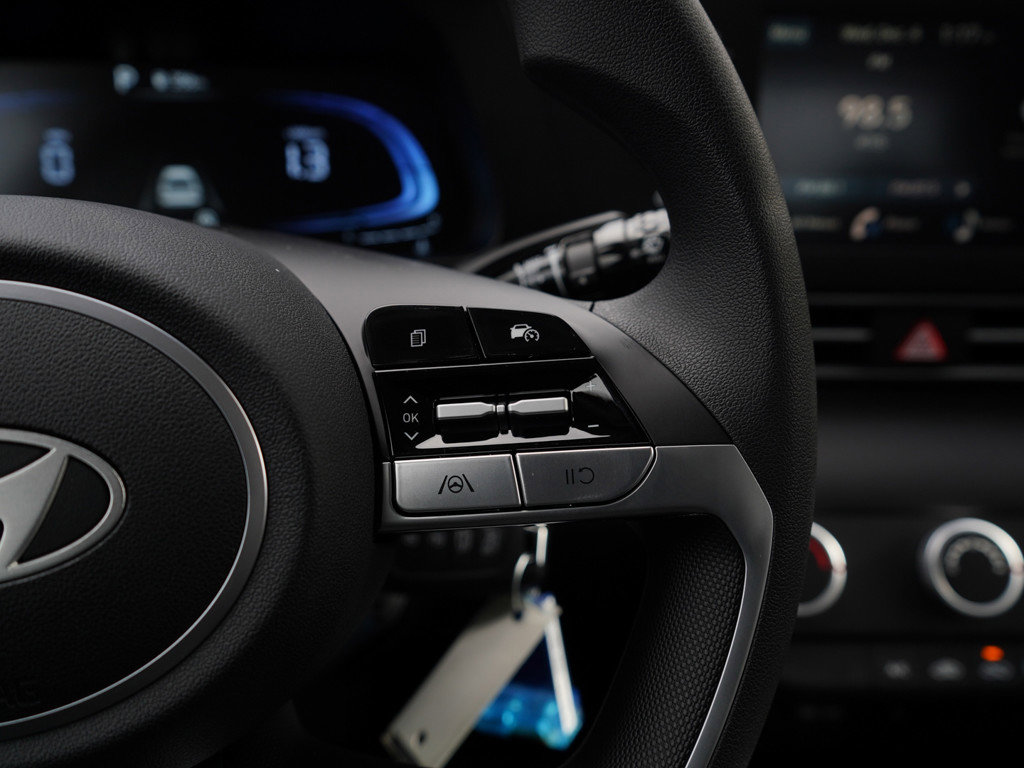 2025 Hyundai Elantra SE photo 19