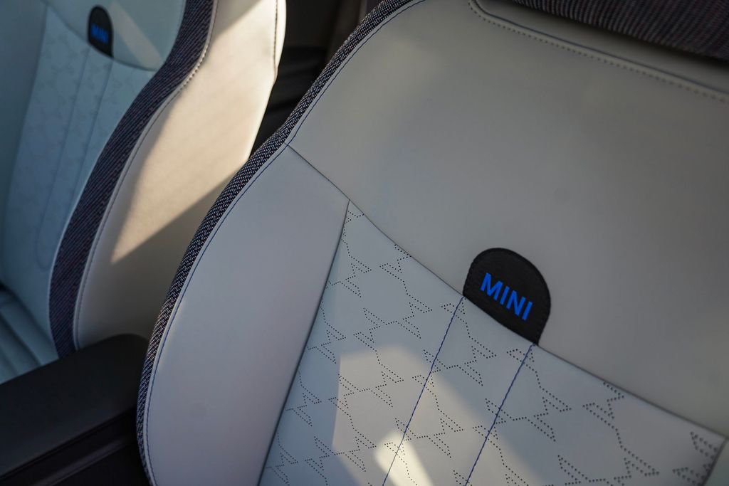 2025 Mini Cooper 2 Door Hardtop Signature photo 23