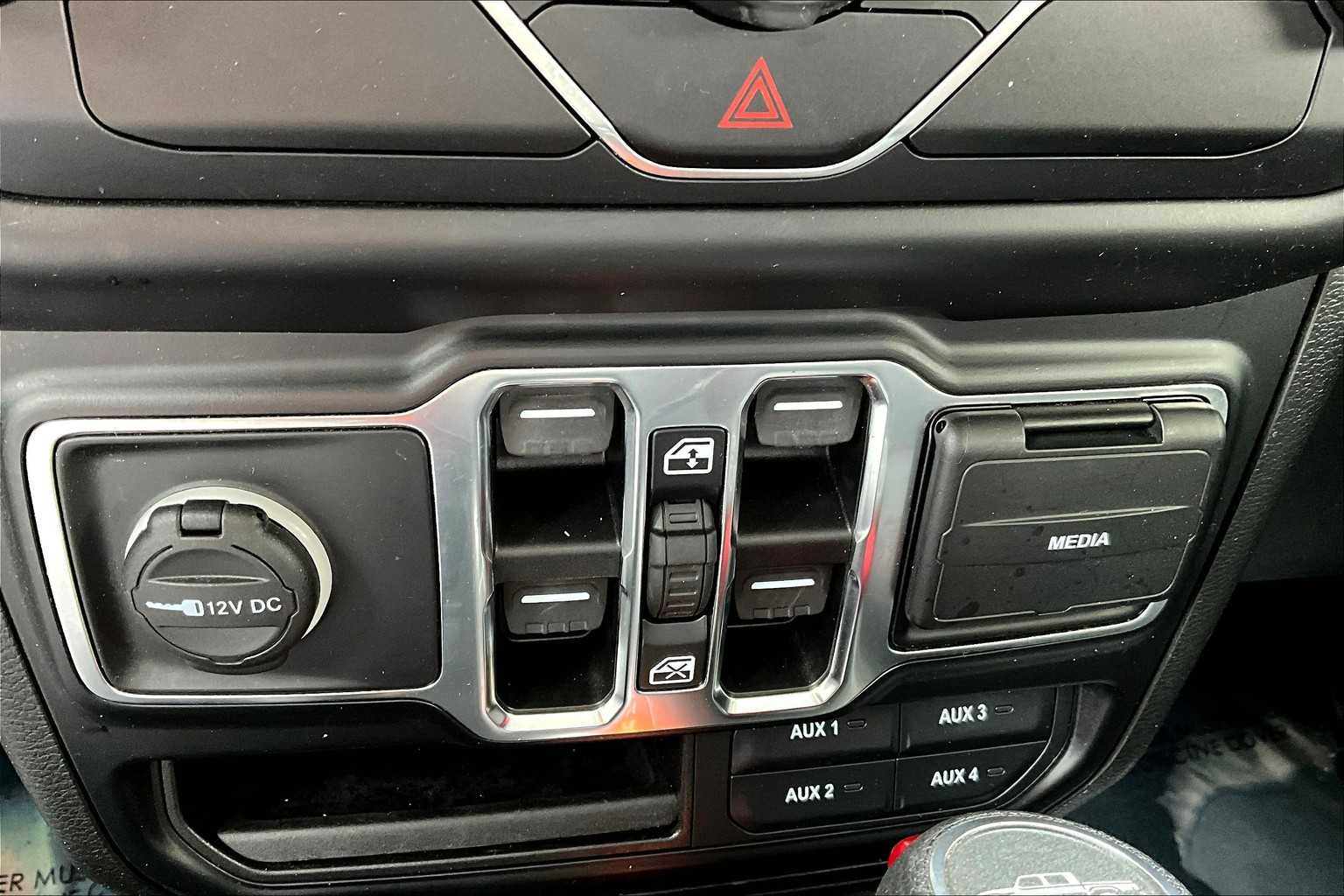 2021 Jeep Gladiator Willys photo 32