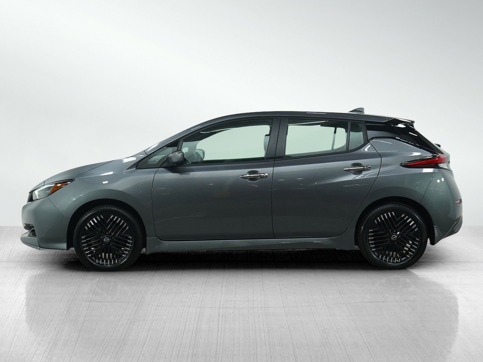 Used 2024 Nissan LEAF SV PLUS with VIN 1N4CZ1CV6RC551695 for sale in Wayzata, Minnesota