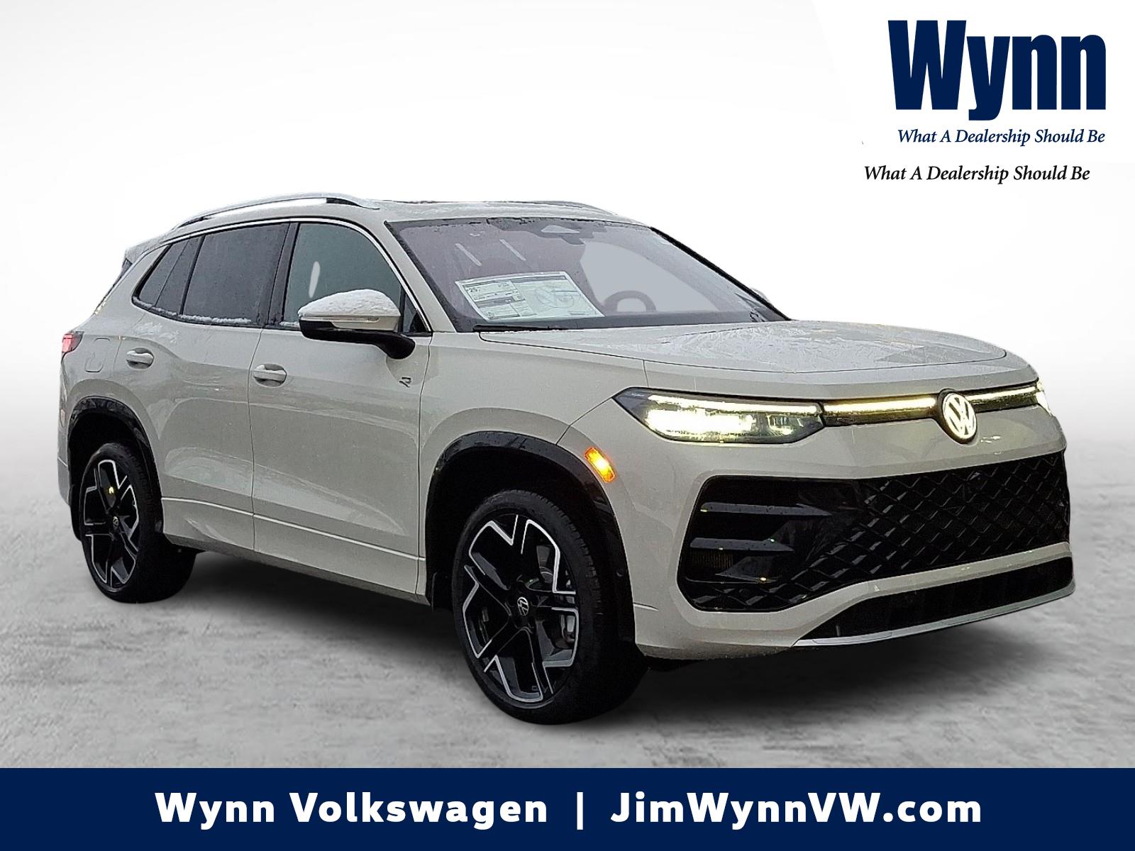 2026 Volkswagen Tiguan SEL R-LINE TURBO's photo