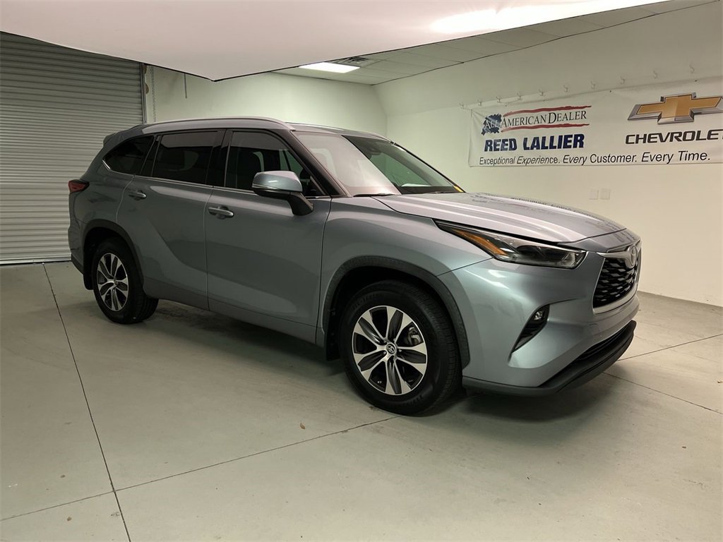 2021 Toyota Highlander XLE photo 2