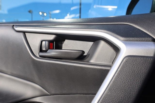 2024 Toyota RAV4 LE photo 15