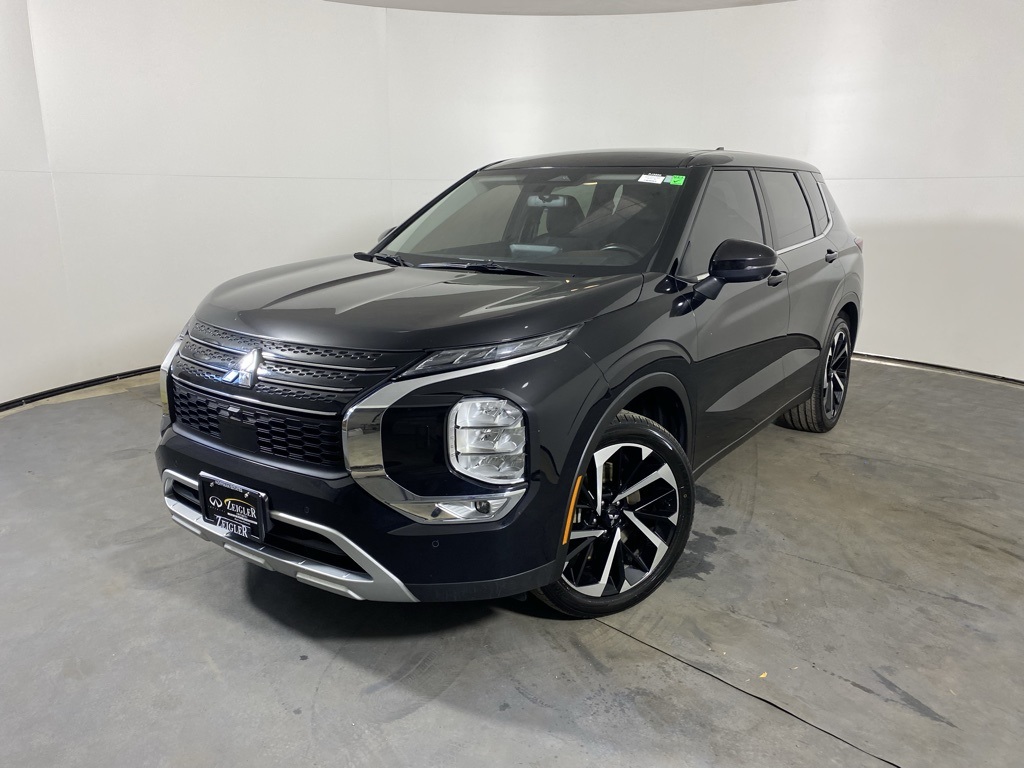 2024 Mitsubishi Outlander SE photo 3