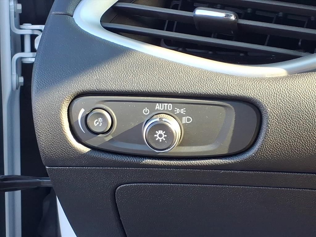 2024 Chevrolet Malibu 1LT photo 3