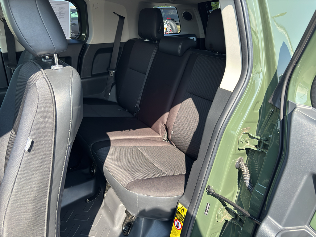 2014 Toyota FJ Cruiser Base photo 17
