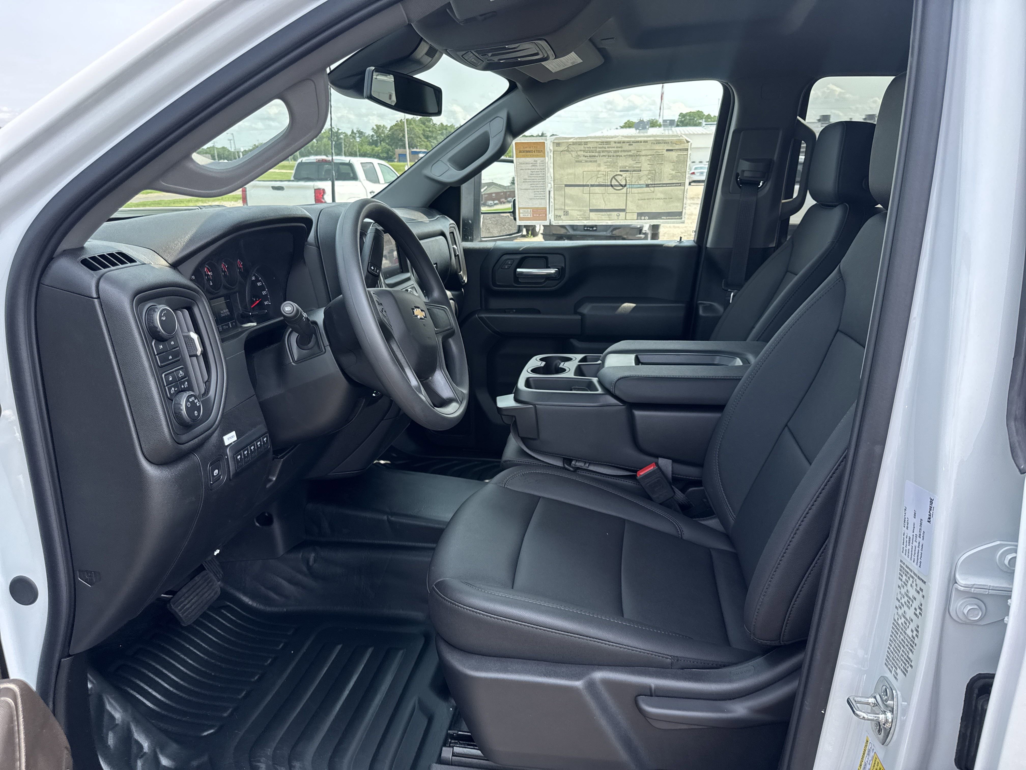2025 Chevrolet Silverado 2500HD photo 5