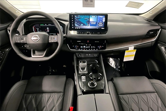 2025 Nissan Rogue Platinum photo 4