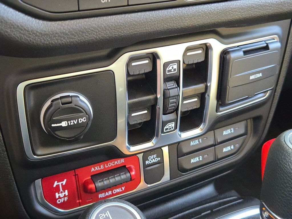 2025 Jeep Gladiator Willys photo 20