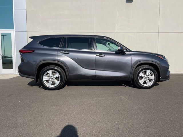 2020 Toyota Highlander L photo 2