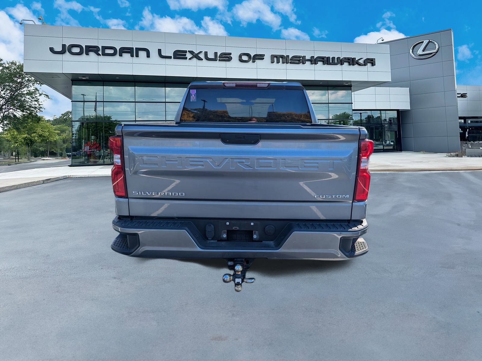 2021 Chevrolet Silverado 1500 Custom photo 2