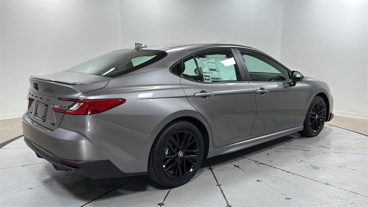 2026 Toyota Camry SE photo 4