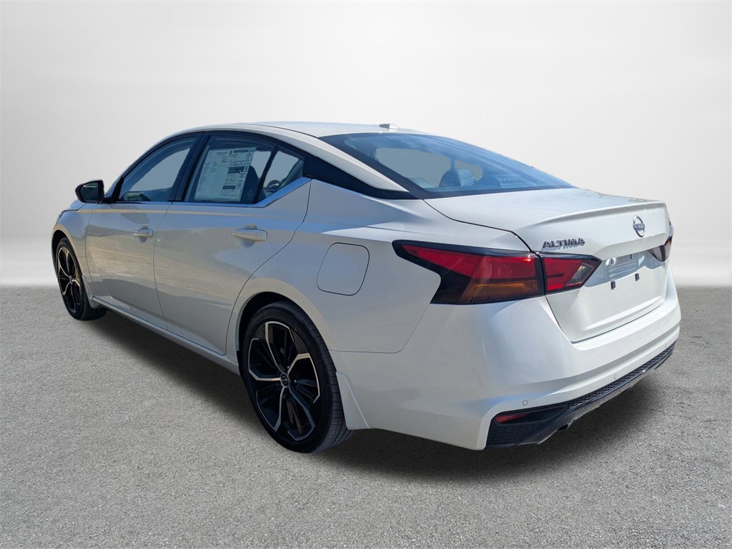 2025 Nissan Altima 2.5 SR photo 5