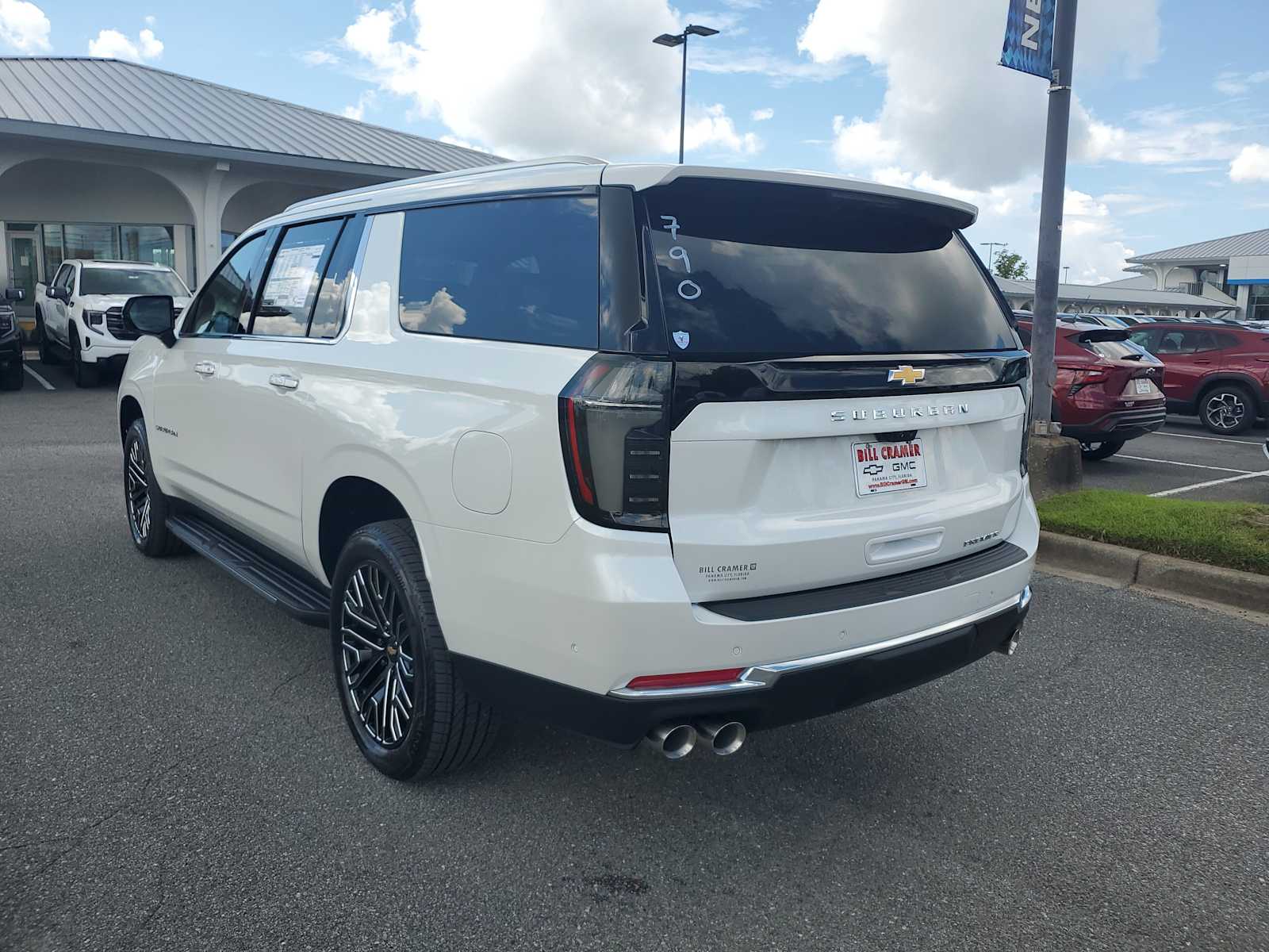 2025 Chevrolet Suburban Premier photo 2