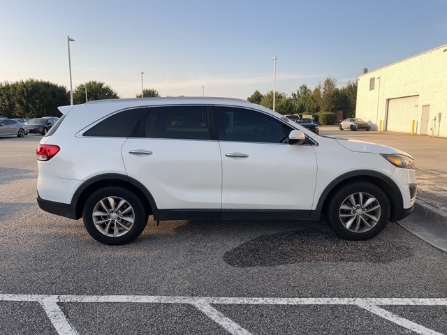 2016 Kia Sorento LX photo 2