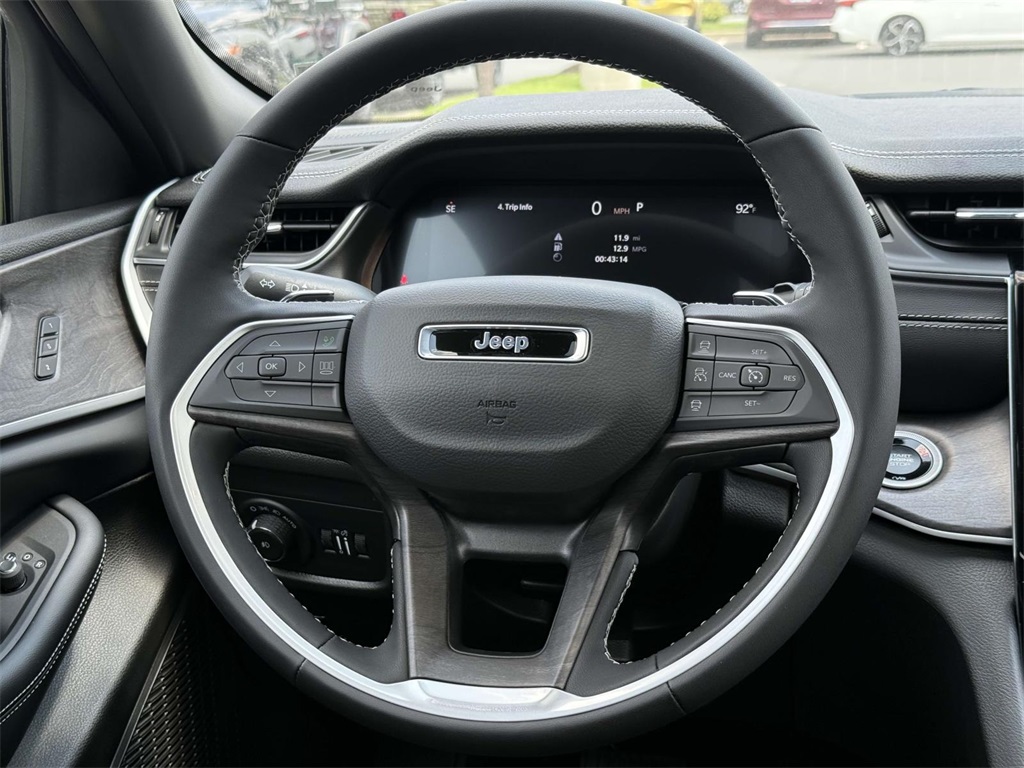 2025 Jeep Grand Cherokee Limited photo 15