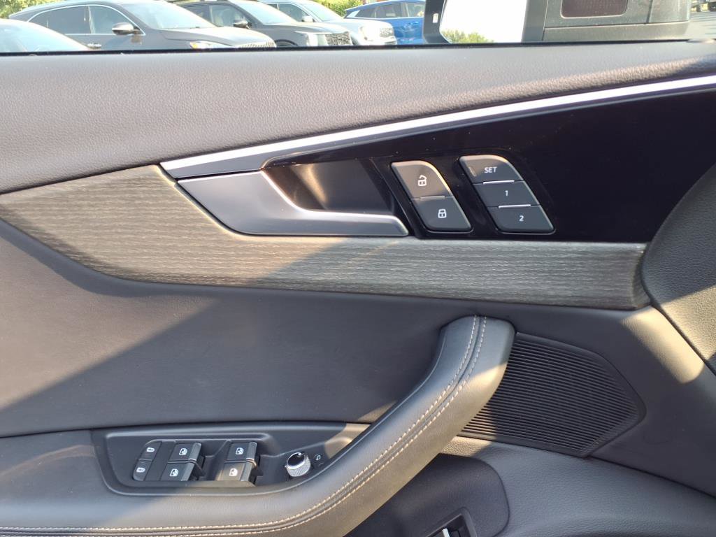 2023 Audi A4 S line Quattro Premium Plus photo 14
