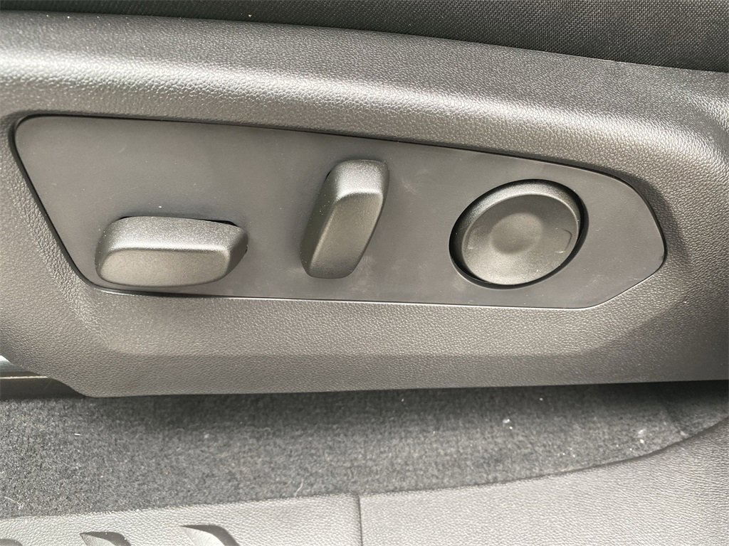2025 Chevrolet Colorado Work Truck photo 12
