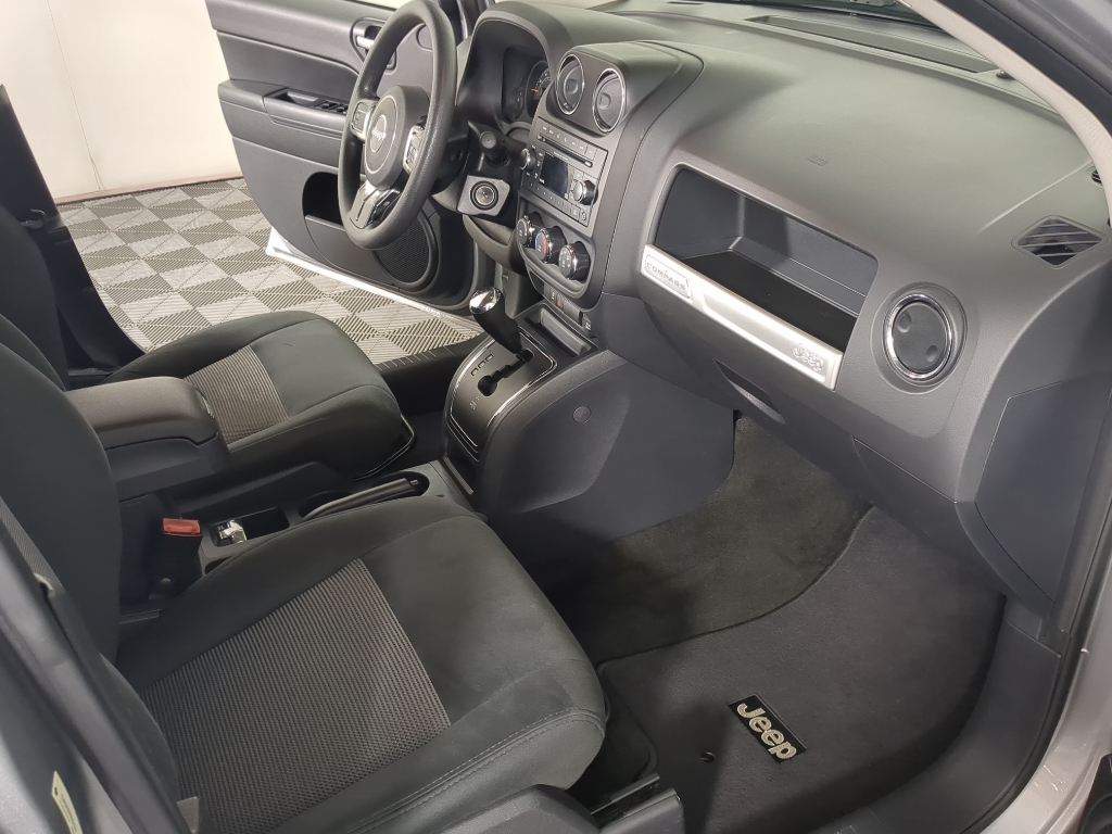 2016 Jeep Compass Sport photo 16
