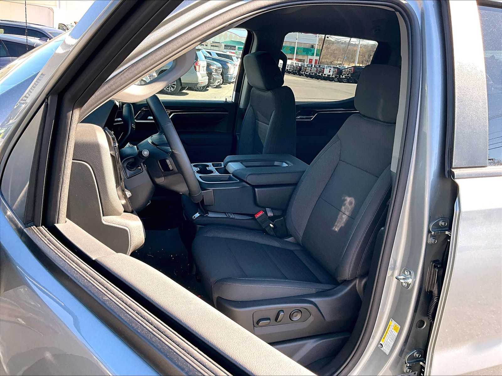 2025 Chevrolet Silverado 1500 LT photo 10