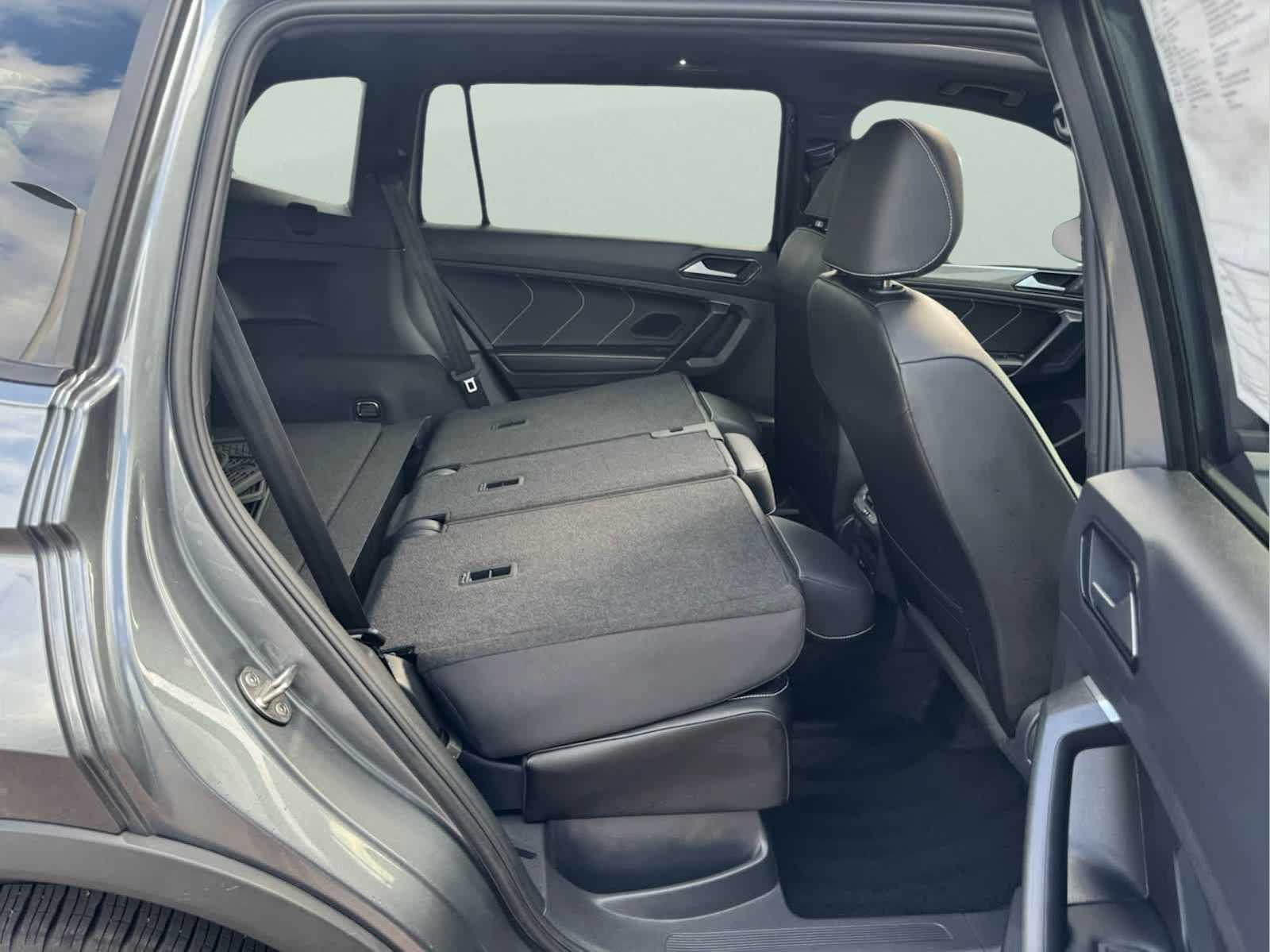 2023 Volkswagen Tiguan SE R-Line Black photo 38