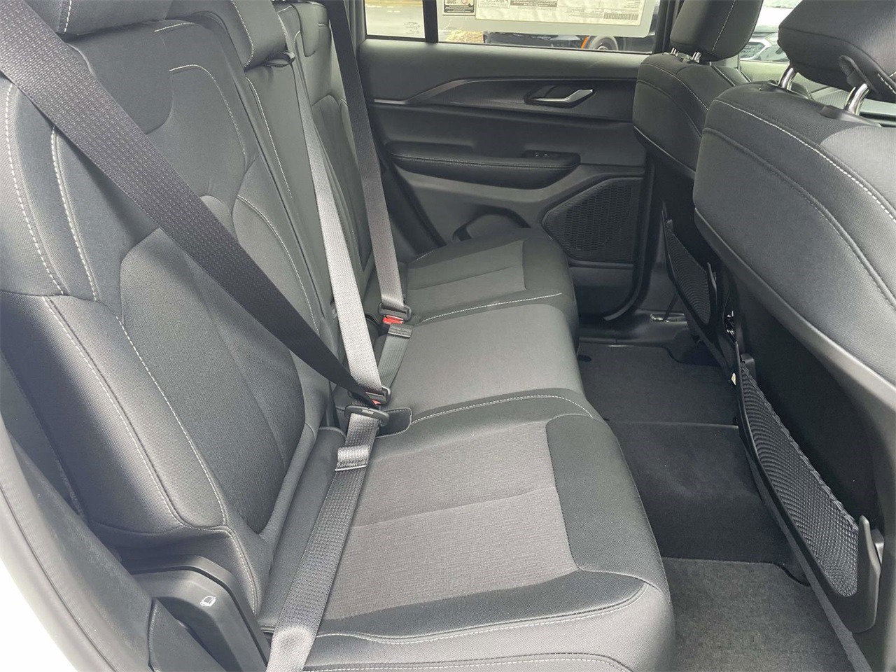 2025 Jeep Grand Cherokee Laredo X photo 27