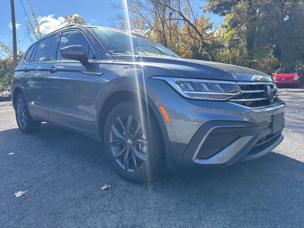 2023 Volkswagen Tiguan SE photo 3