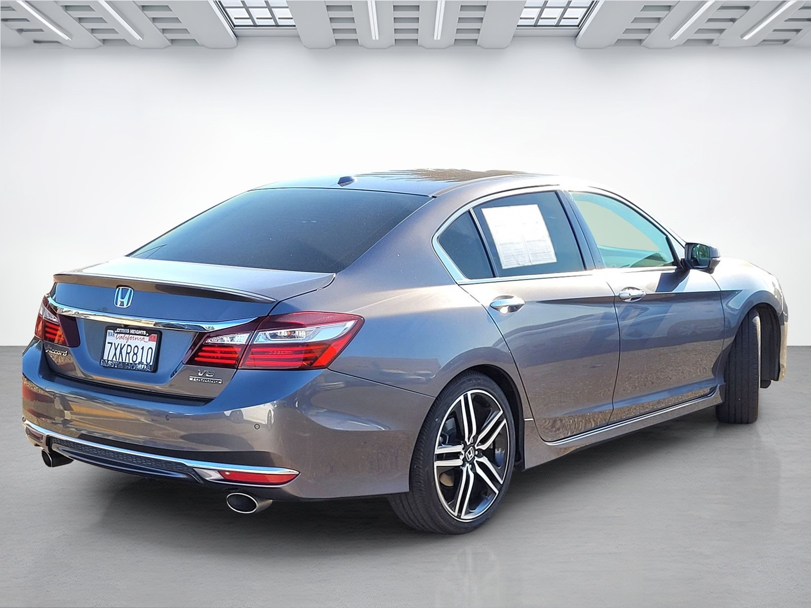 2017 Honda Accord Touring photo 4