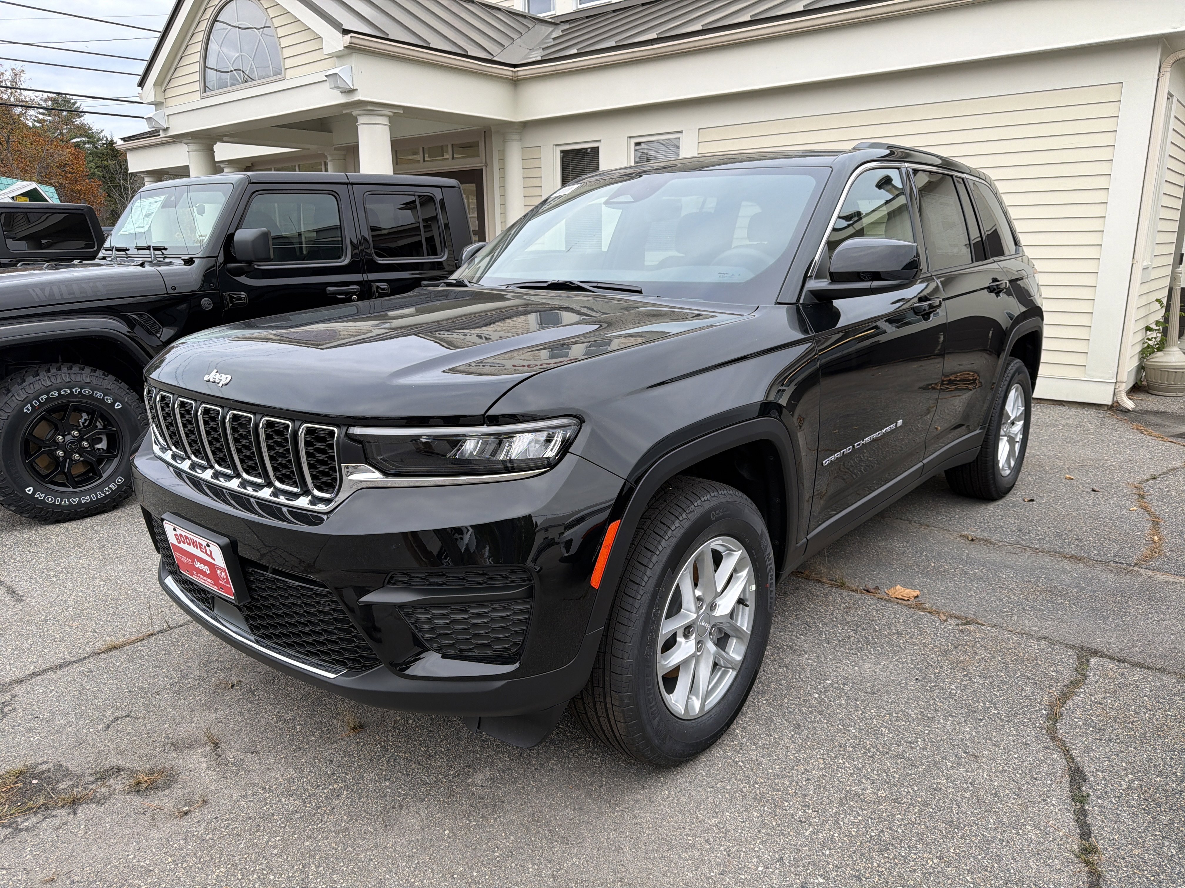 2025 Jeep Grand Cherokee Laredo's photo