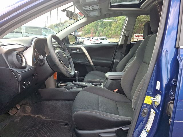 2015 Toyota RAV4 XLE photo 13