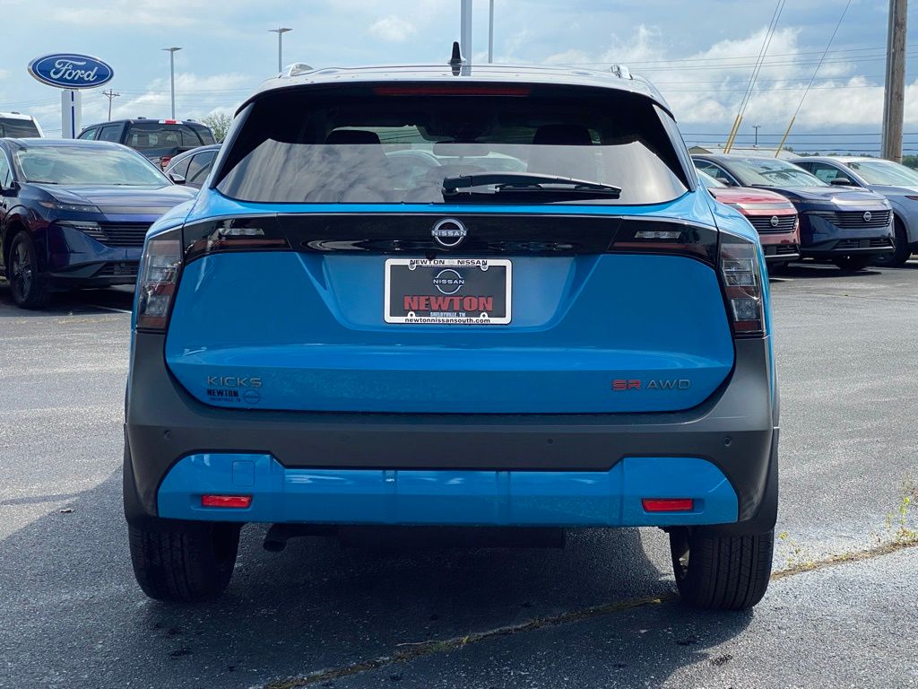 2025 Nissan Kicks SR photo 4