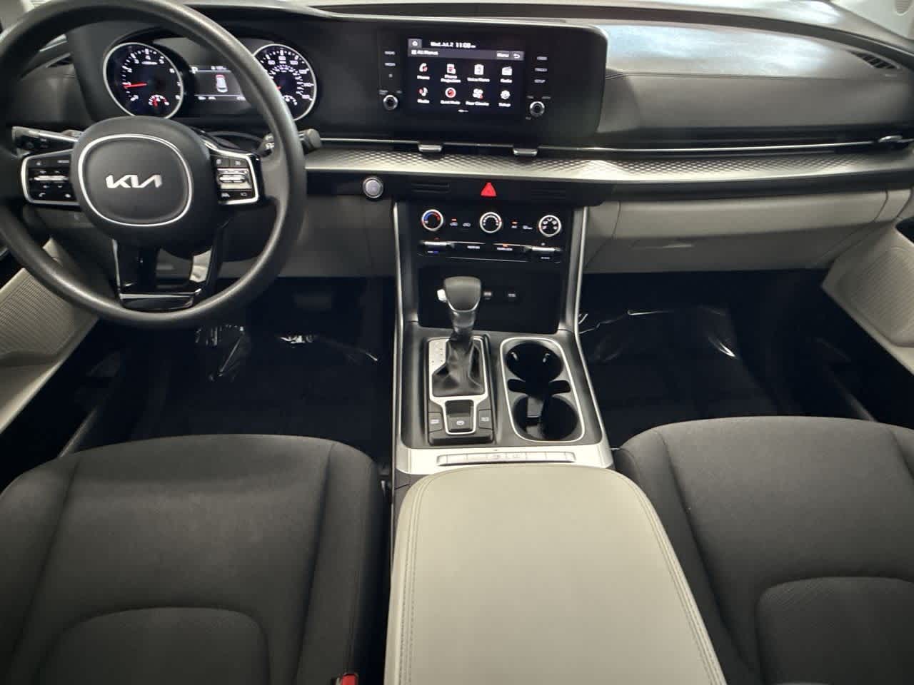 2024 Kia Carnival LX photo 22