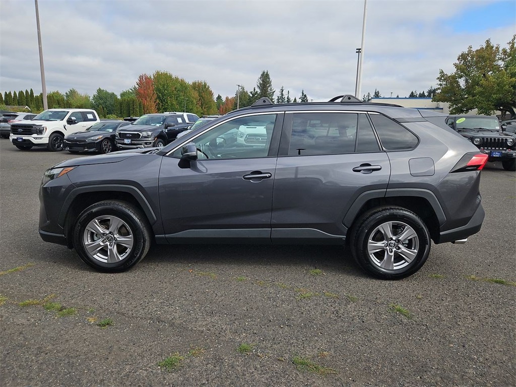 2023 Toyota RAV4 XLE photo 2