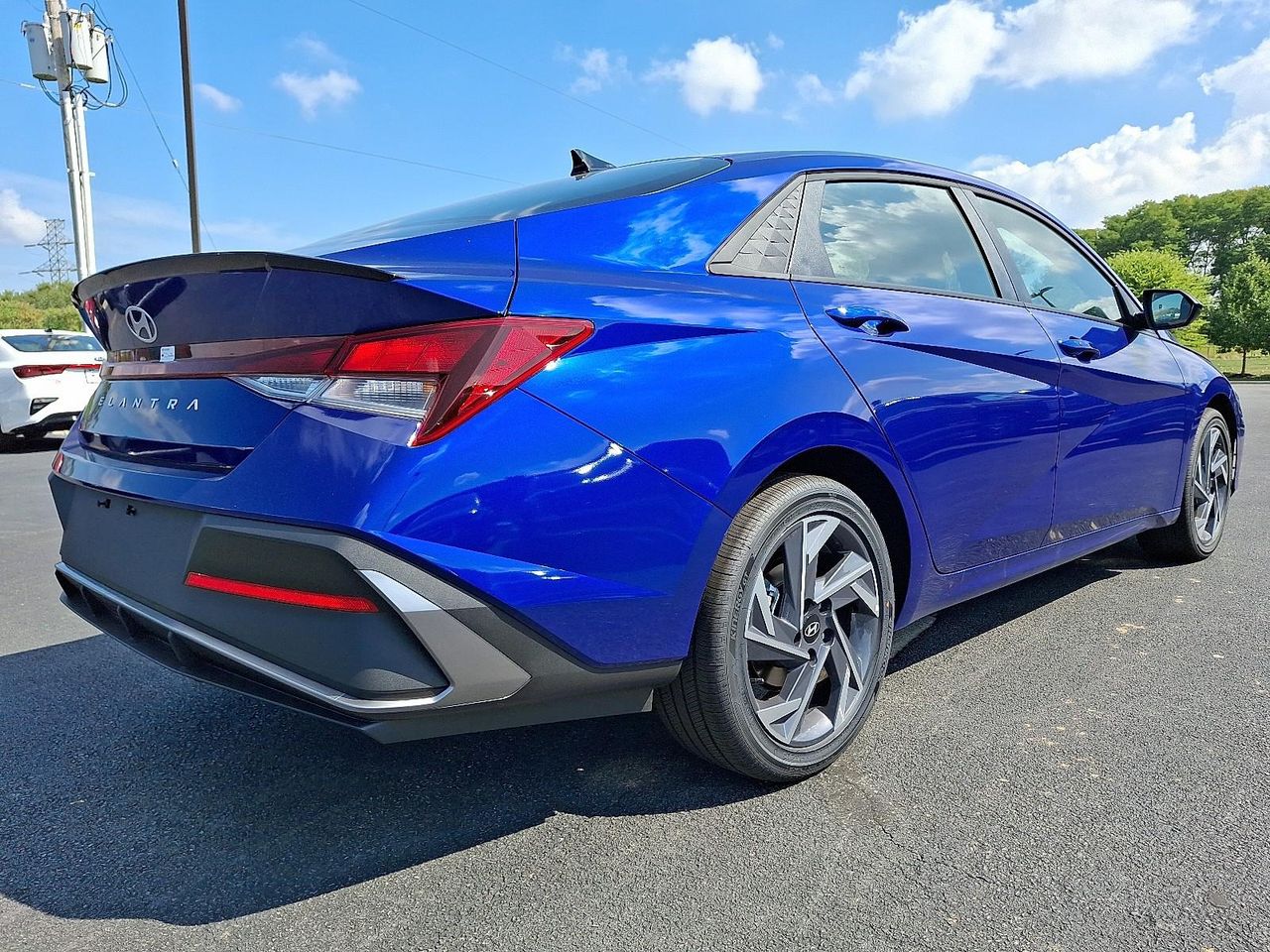 2025 Hyundai Elantra SEL Sport photo 4