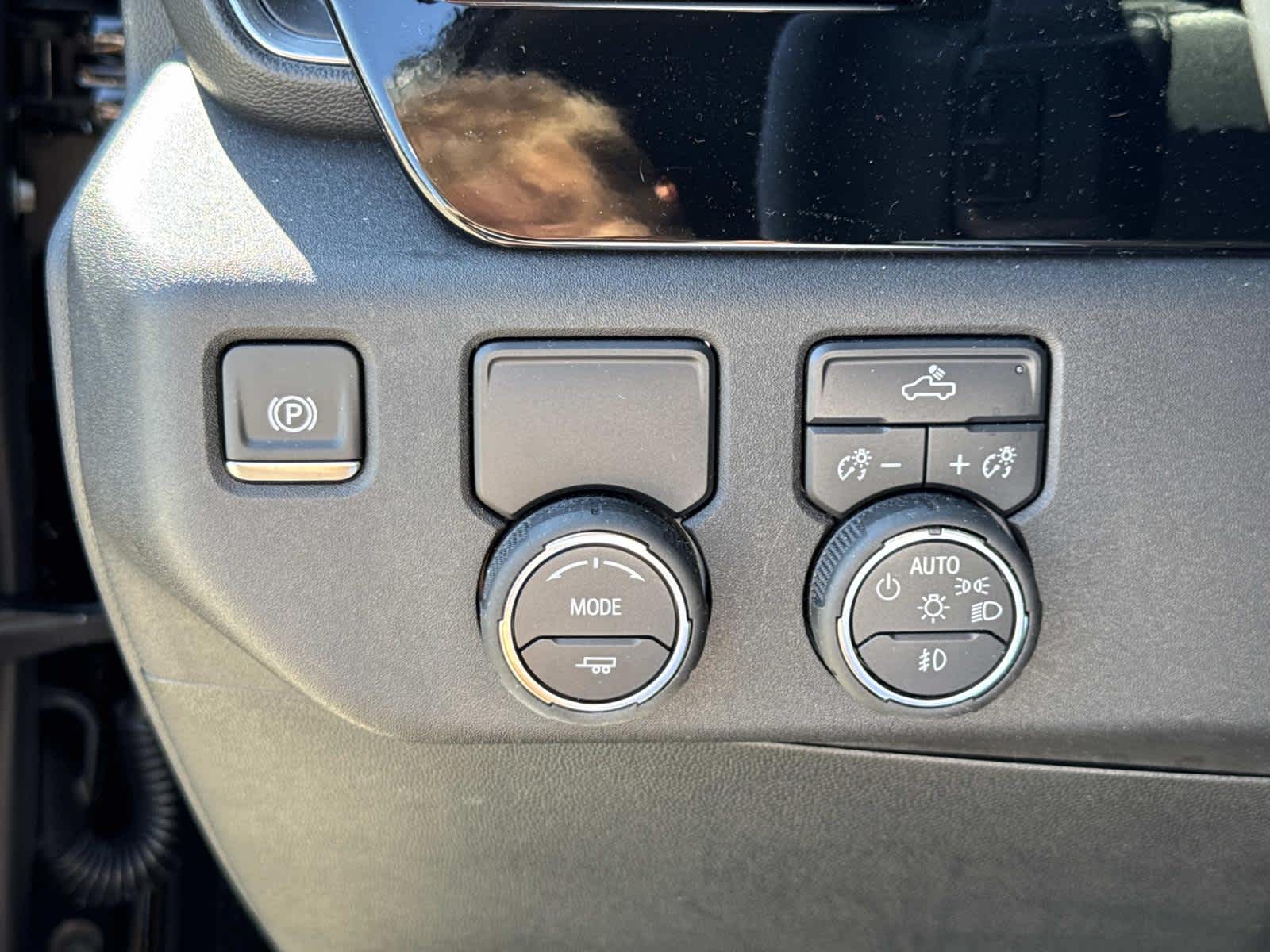 2025 Chevrolet Silverado RST photo 37