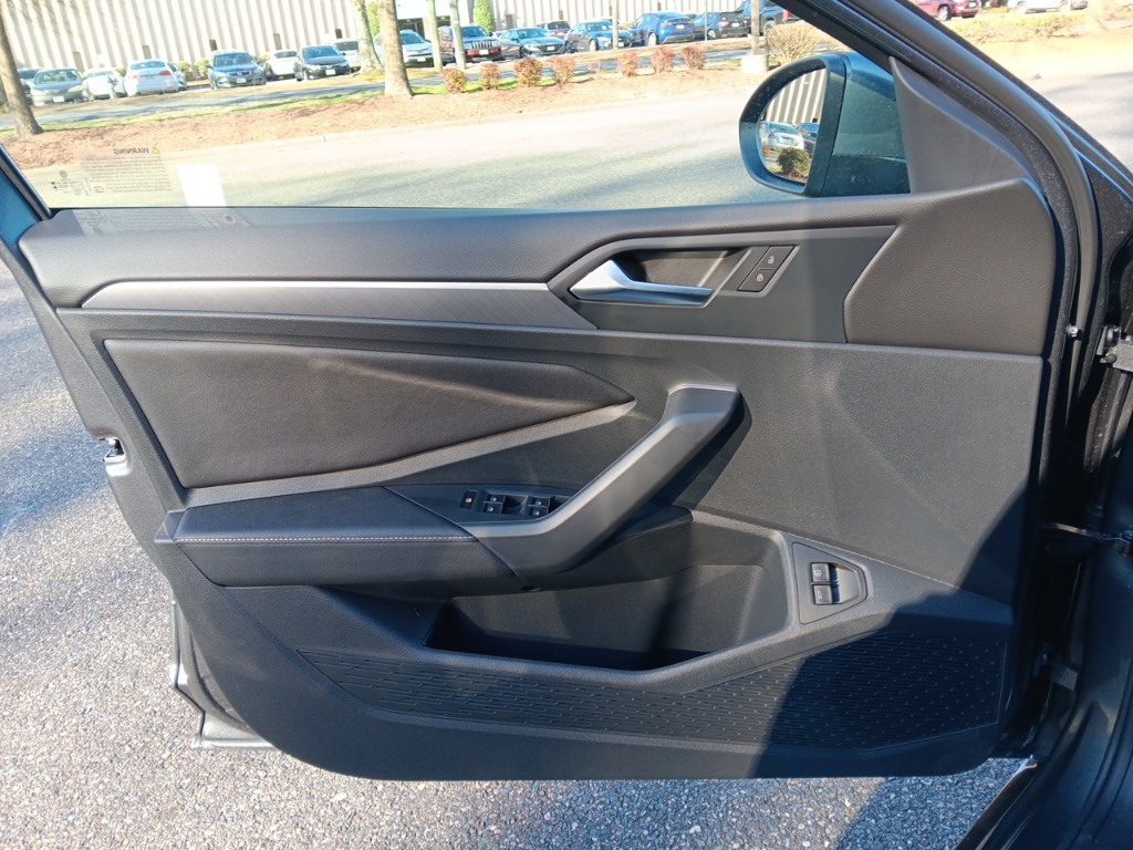 New 2024 Volkswagen Jetta 1.5T SE 4D Sedan in Chesapeake W4J050459 Southern Volkswagen Greenbrier